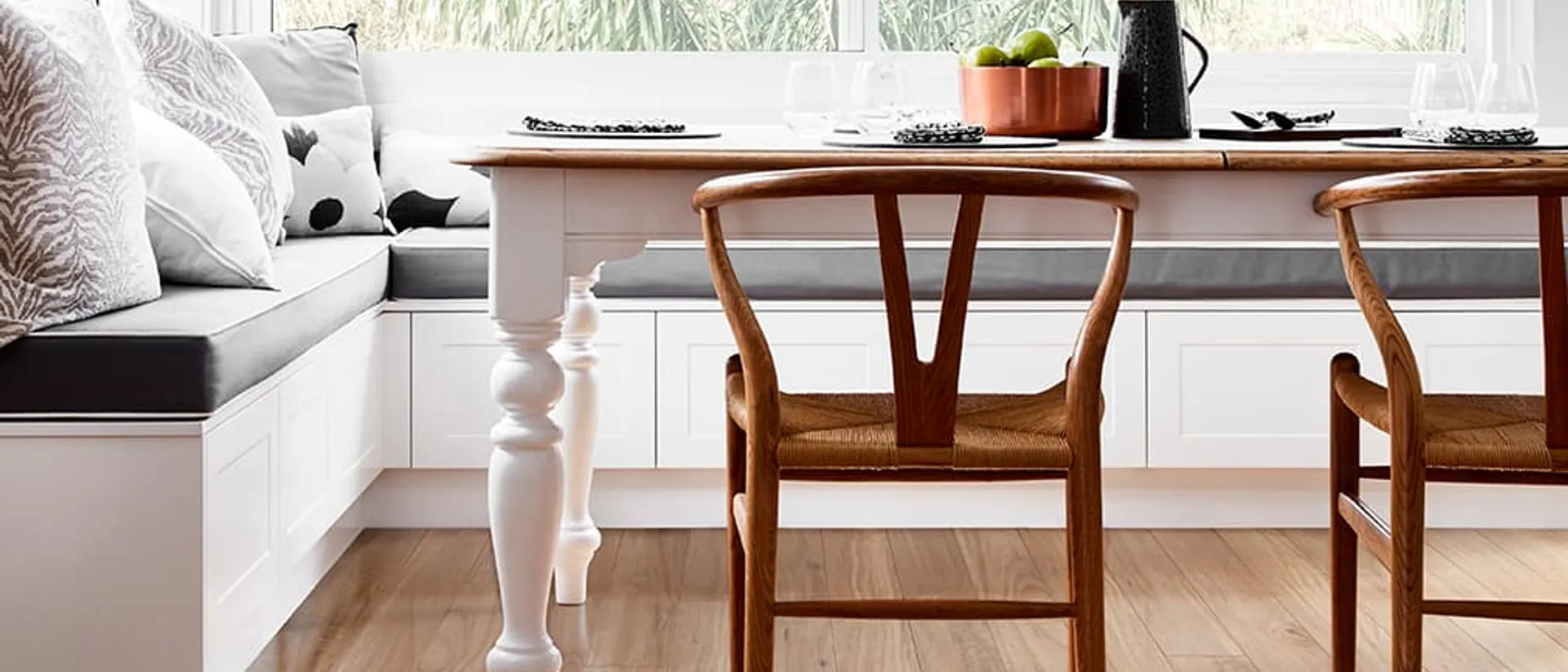Preference Classic Laminate — dining and window seat, blonde blackbutt floor