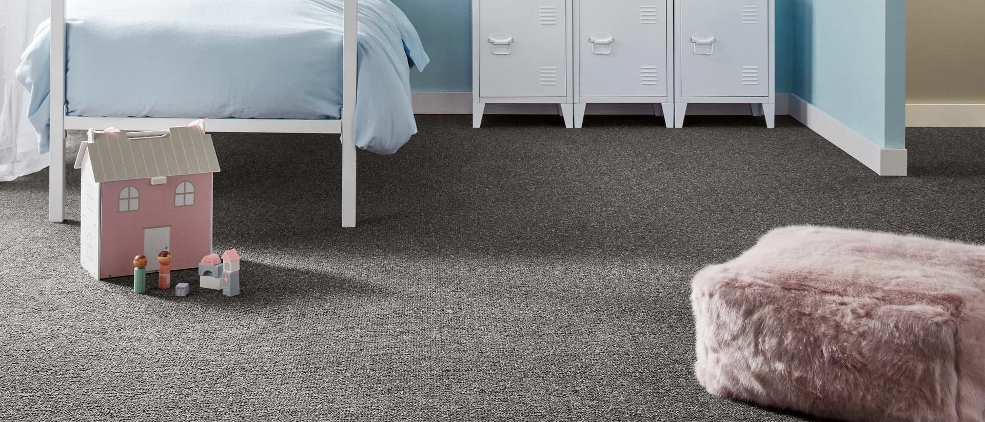 San Marino — child's bedroom, blue walls, grey carpet