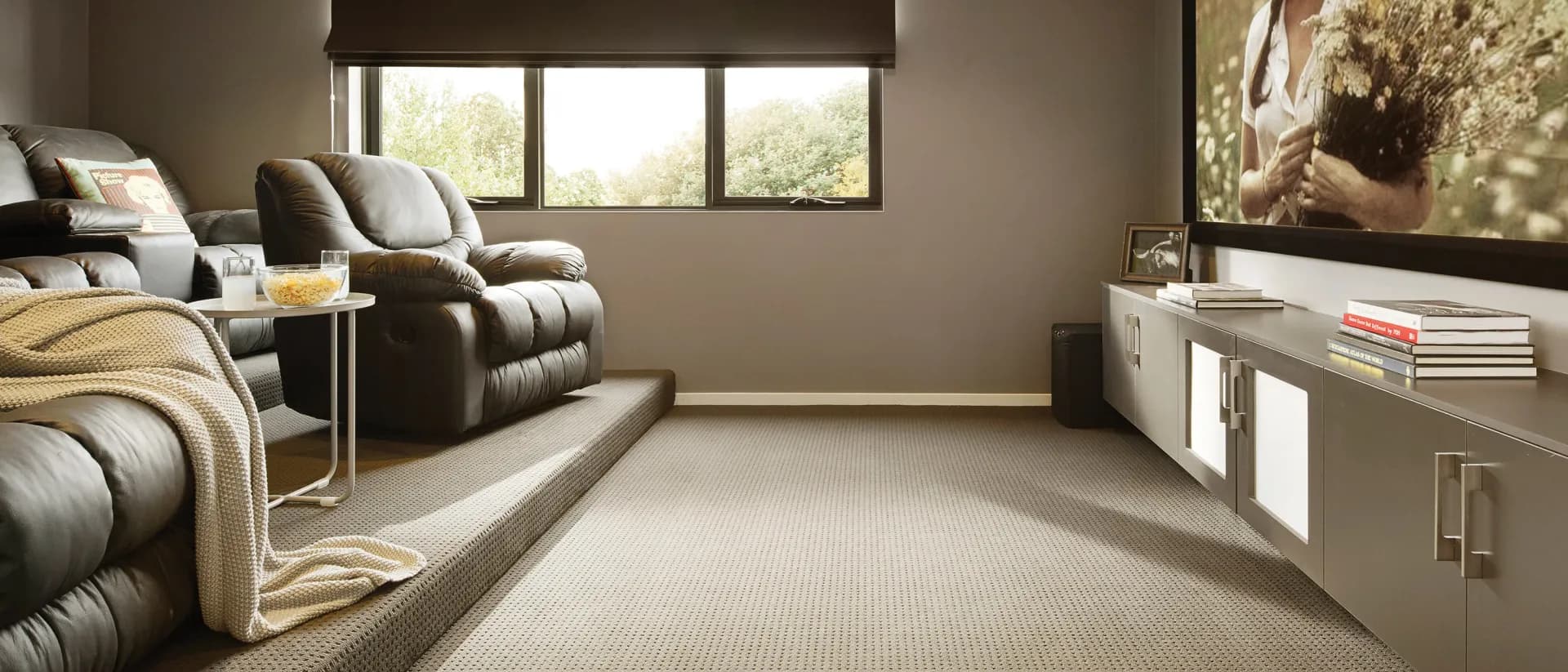 Mikado — home theatre room with recliners and projector screen